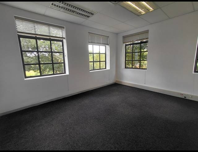 364M² OFFICE TO LET IN LYME PARK